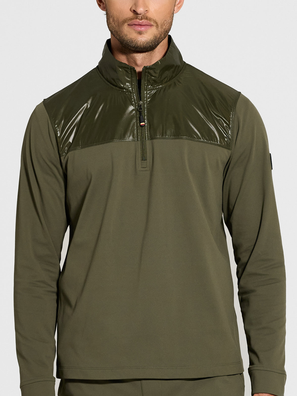 Nomad Pullover in Olive, detail