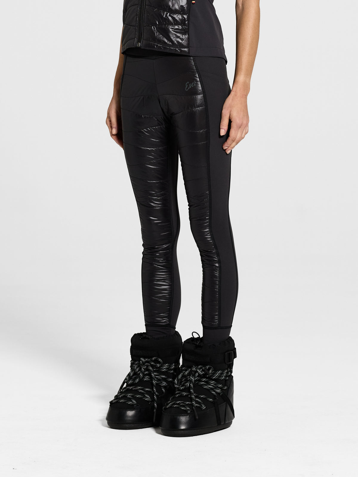 Siren Legging in Black, three-quarter view