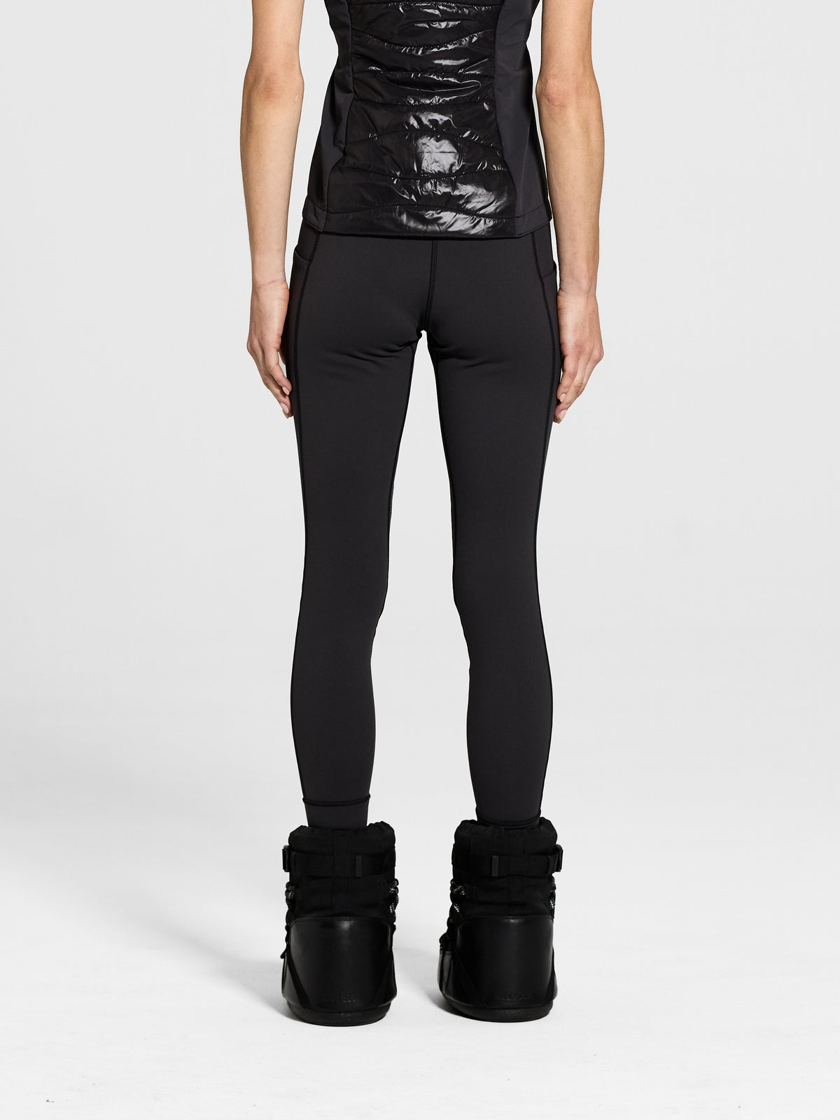 Siren Legging in Black, back view