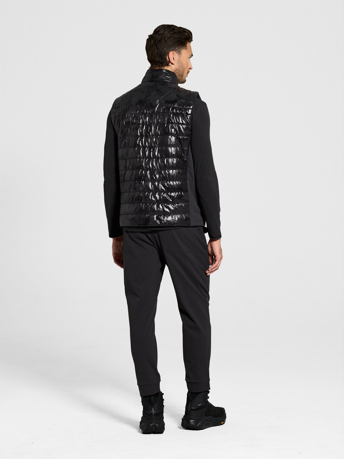 Vanguard Vest in Camo — view 4