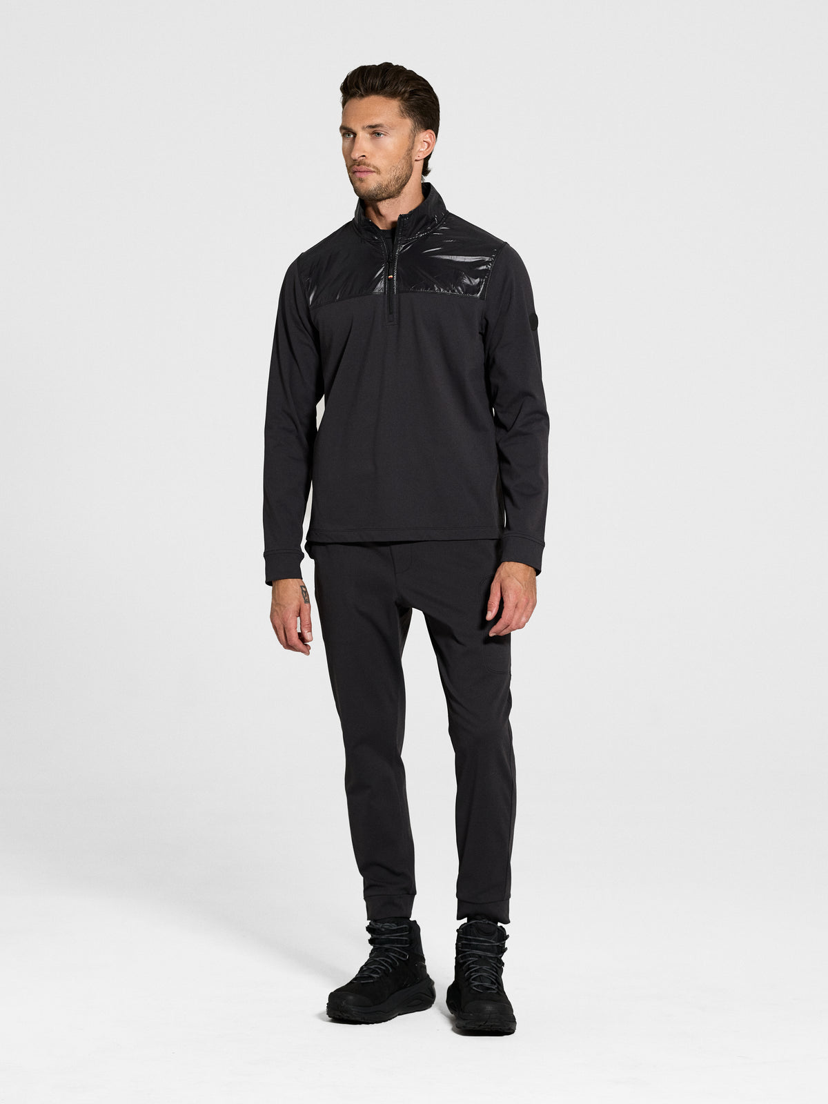 Nomad Pullover in Black