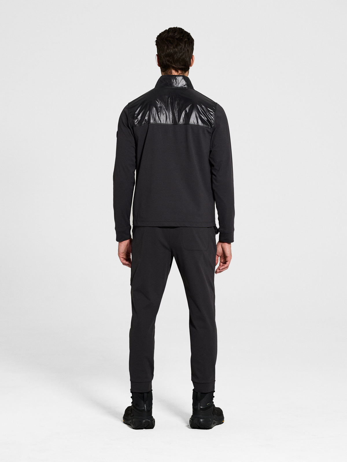 Nomad Pullover in Black — view 4