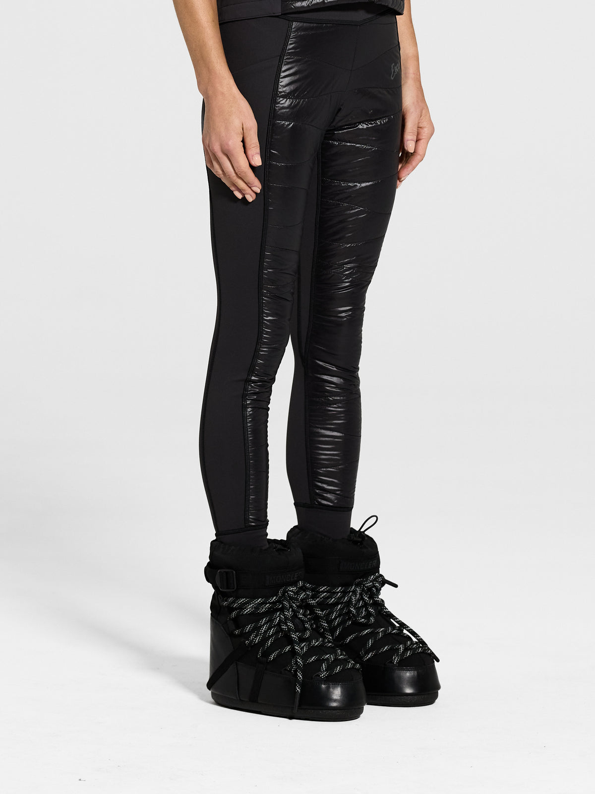 Siren Legging in Black, side view