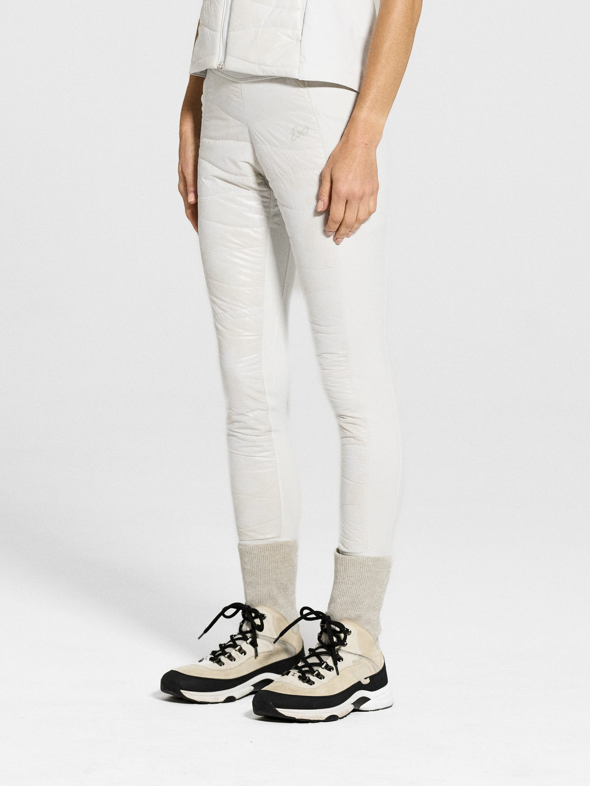 Siren Legging in Vanilla, side view