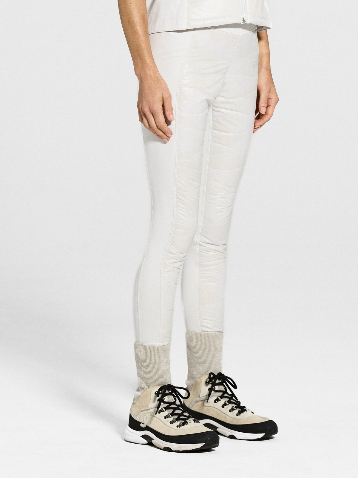 Siren Legging in Vanilla, three-quarter view