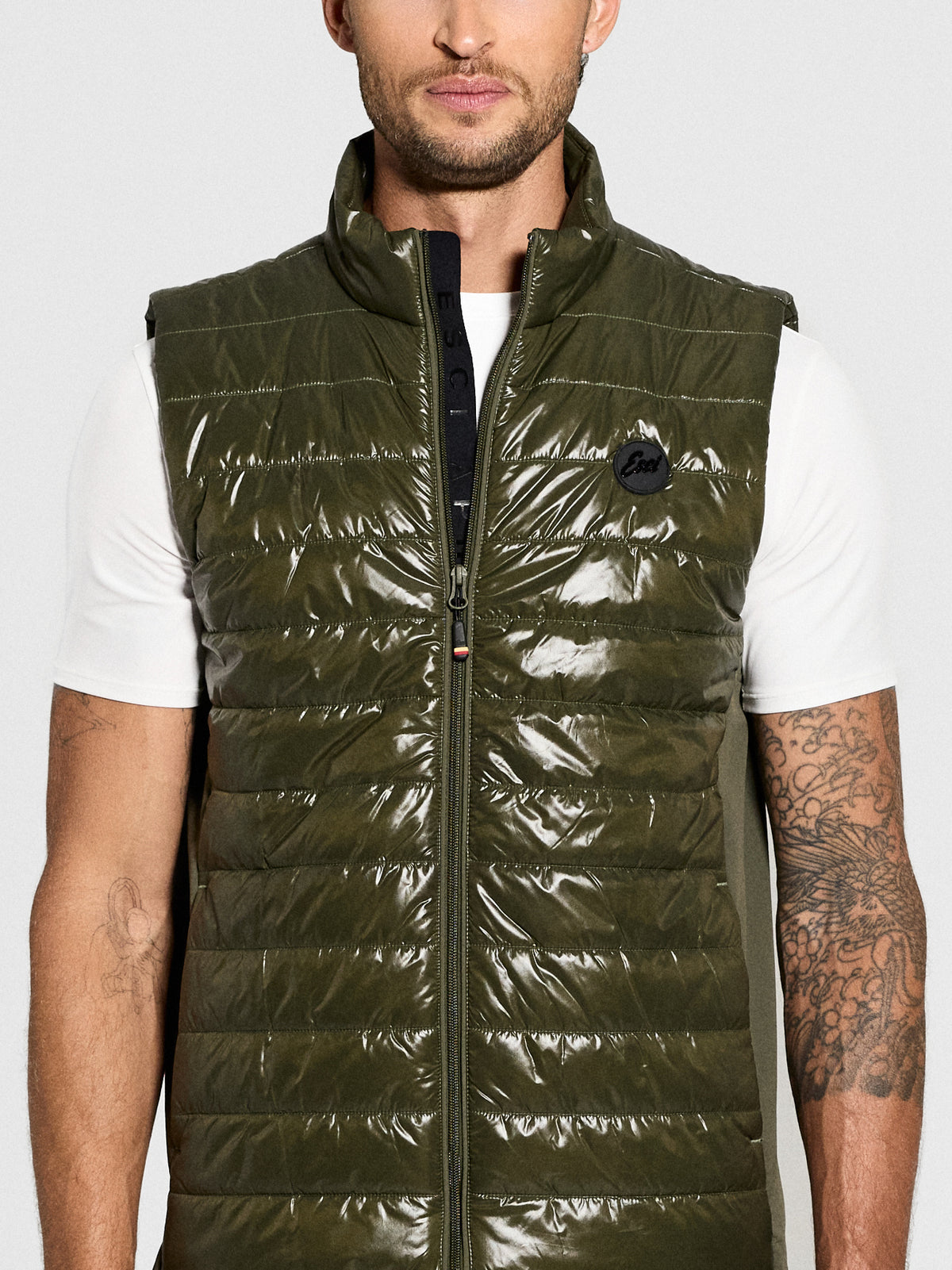 Vanguard Vest in Olive, detail